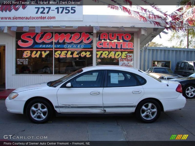 Vibrant White / Dark Charcoal 2001 Ford Taurus SES