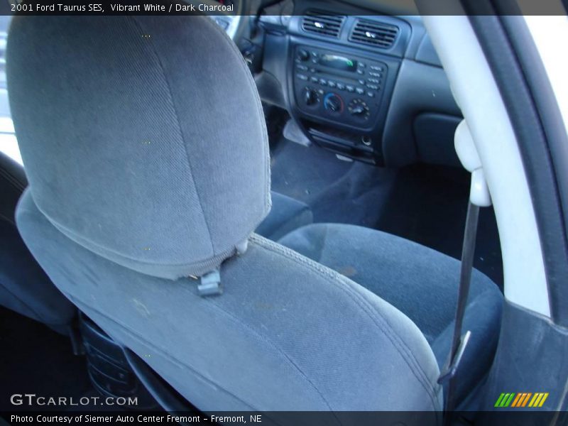 Vibrant White / Dark Charcoal 2001 Ford Taurus SES