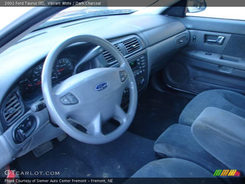 Vibrant White / Dark Charcoal 2001 Ford Taurus SES