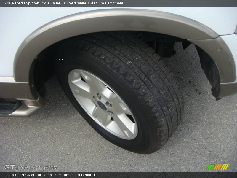 Oxford White / Medium Parchment 2004 Ford Explorer Eddie Bauer