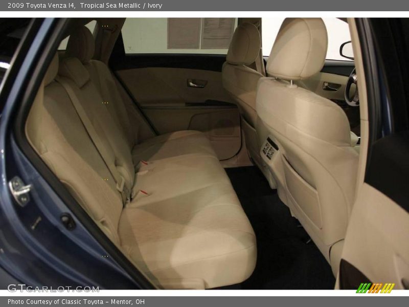 Tropical Sea Metallic / Ivory 2009 Toyota Venza I4