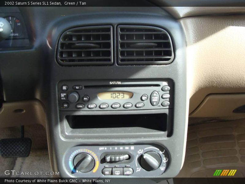 Green / Tan 2002 Saturn S Series SL1 Sedan