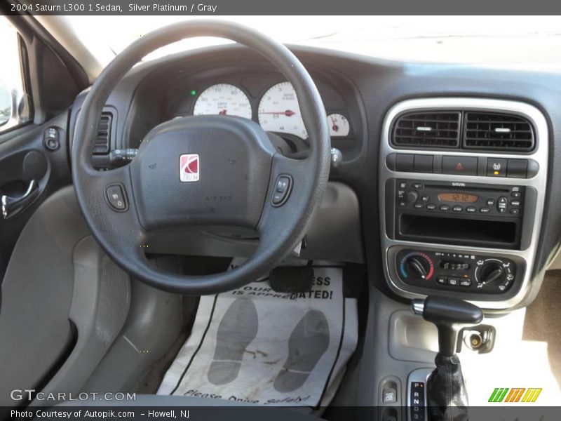 Silver Platinum / Gray 2004 Saturn L300 1 Sedan