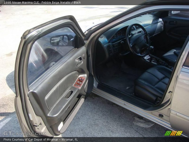 Pebble Beige Metallic / Black 1998 Nissan Maxima GLE