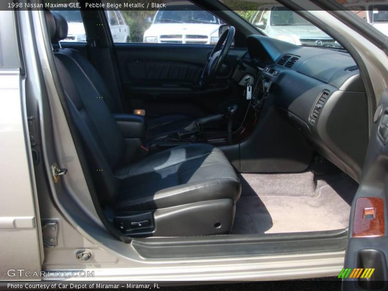 Pebble Beige Metallic / Black 1998 Nissan Maxima GLE