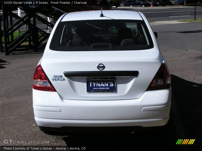 Fresh Powder / Charcoal 2009 Nissan Versa 1.6 Sedan