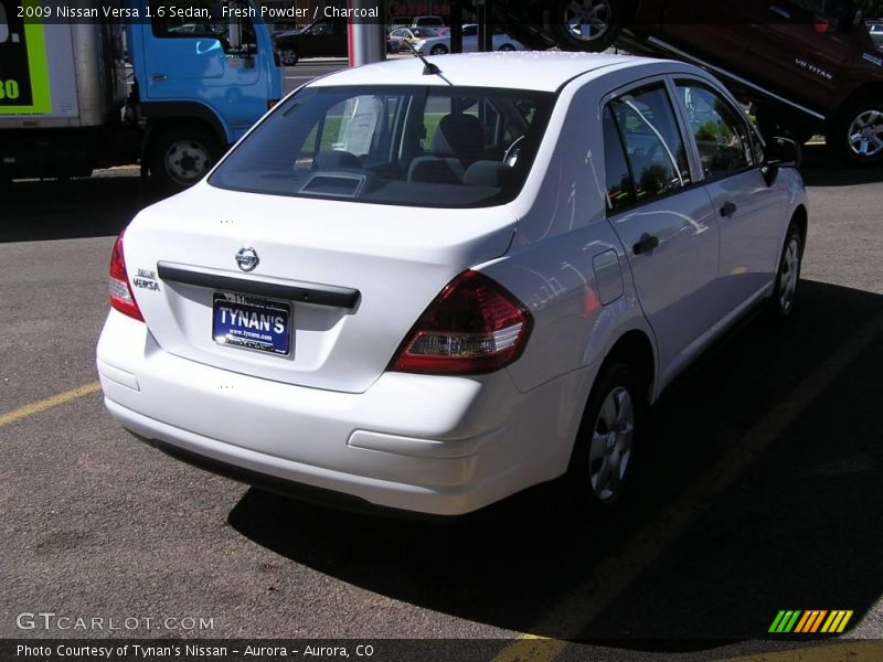 Fresh Powder / Charcoal 2009 Nissan Versa 1.6 Sedan