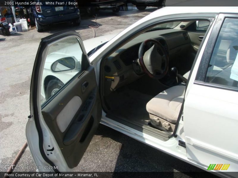 White Pearl / Beige 2001 Hyundai Sonata