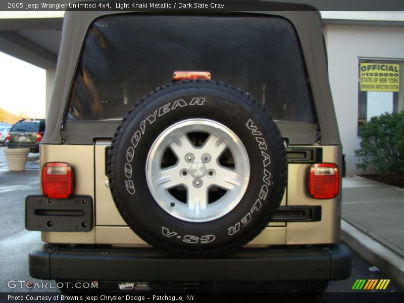 Light Khaki Metallic / Dark Slate Gray 2005 Jeep Wrangler Unlimited 4x4