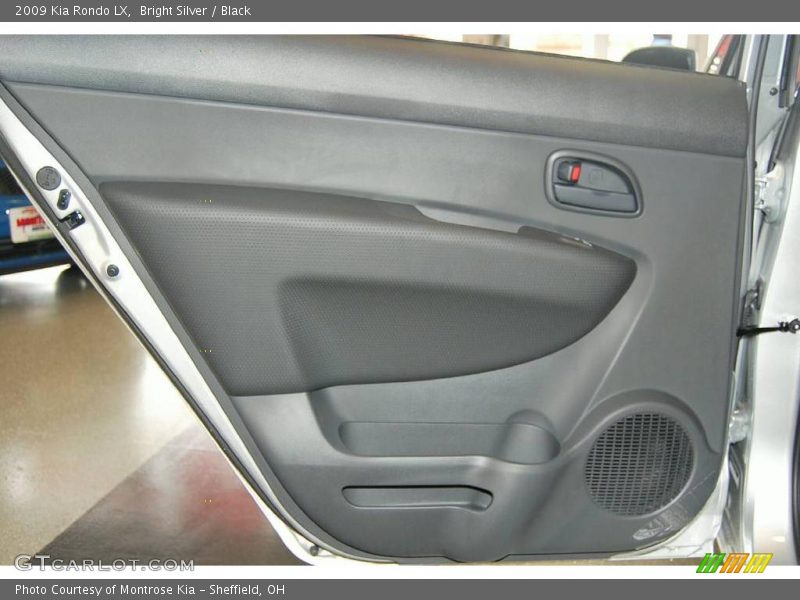 Bright Silver / Black 2009 Kia Rondo LX