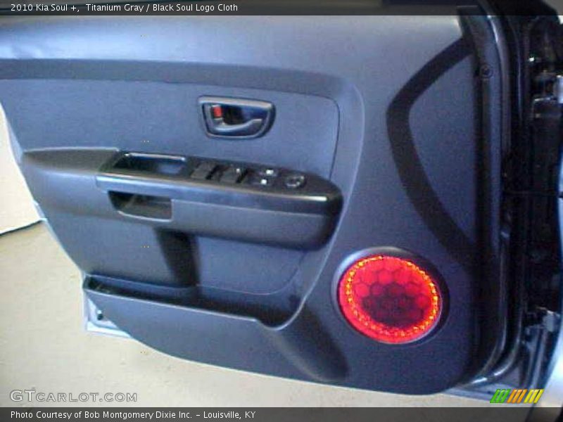 Titanium Gray / Black Soul Logo Cloth 2010 Kia Soul +