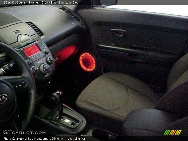 Titanium Gray / Black Soul Logo Cloth 2010 Kia Soul +