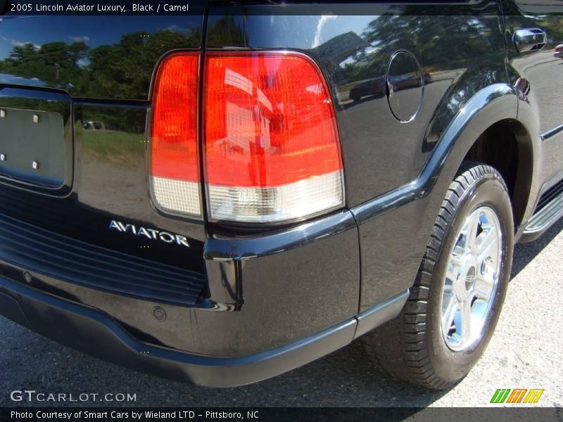 Black / Camel 2005 Lincoln Aviator Luxury