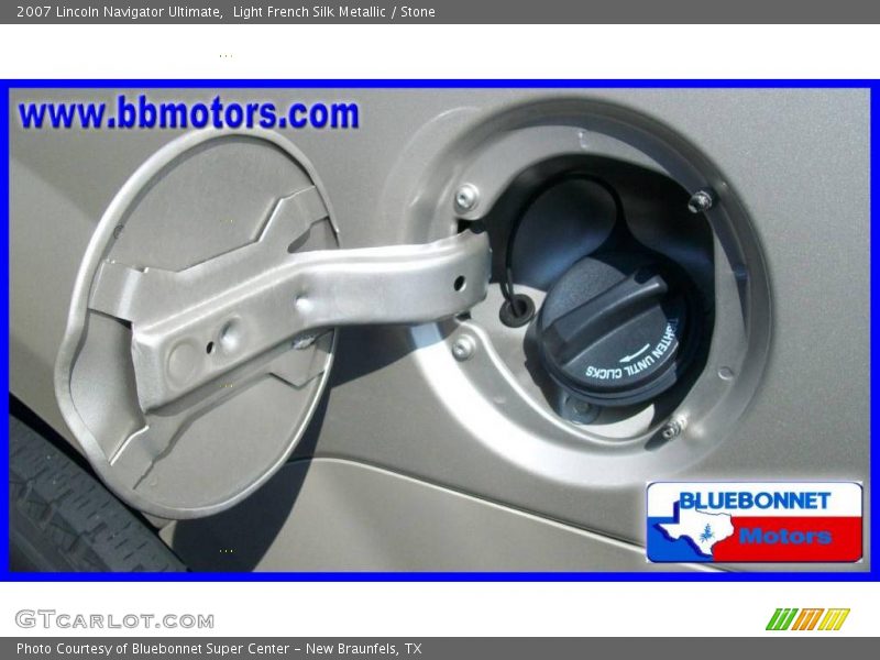 Light French Silk Metallic / Stone 2007 Lincoln Navigator Ultimate