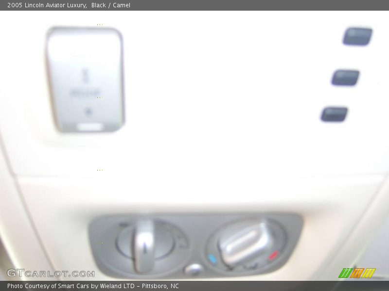 Black / Camel 2005 Lincoln Aviator Luxury