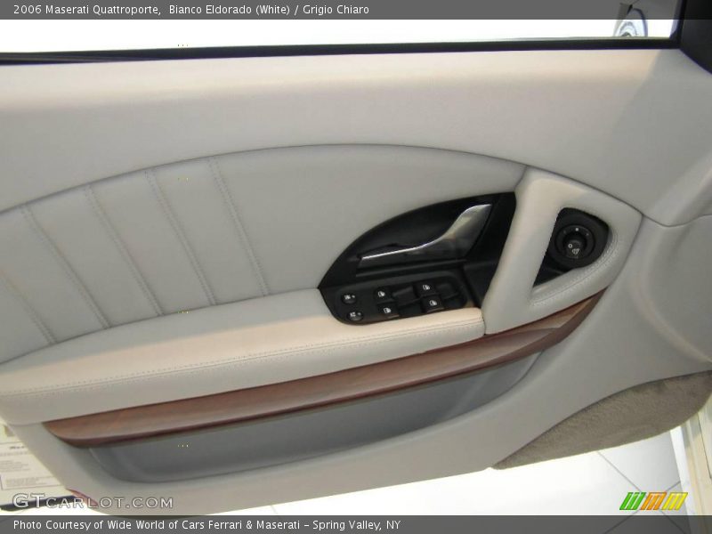 Bianco Eldorado (White) / Grigio Chiaro 2006 Maserati Quattroporte