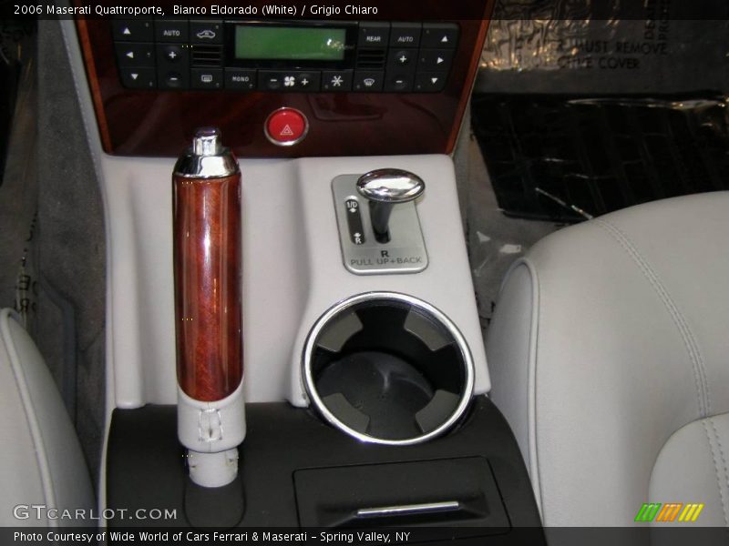 Bianco Eldorado (White) / Grigio Chiaro 2006 Maserati Quattroporte