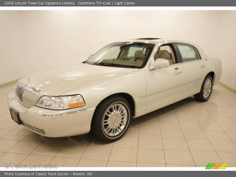 Cashmere Tri-Coat / Light Camel 2006 Lincoln Town Car Signature Limited