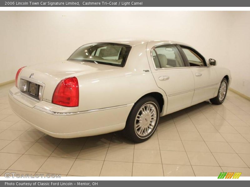 Cashmere Tri-Coat / Light Camel 2006 Lincoln Town Car Signature Limited