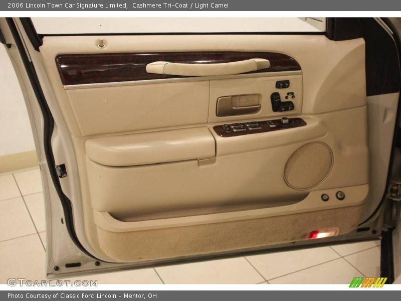 Cashmere Tri-Coat / Light Camel 2006 Lincoln Town Car Signature Limited
