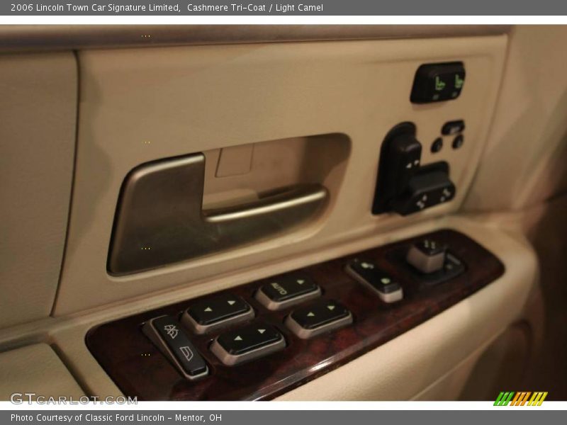 Cashmere Tri-Coat / Light Camel 2006 Lincoln Town Car Signature Limited