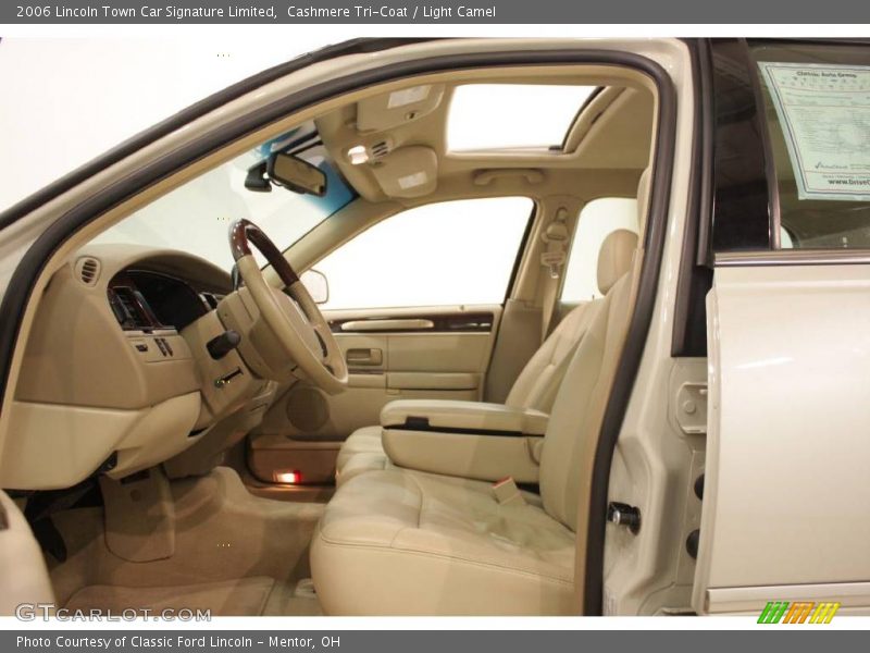 Cashmere Tri-Coat / Light Camel 2006 Lincoln Town Car Signature Limited