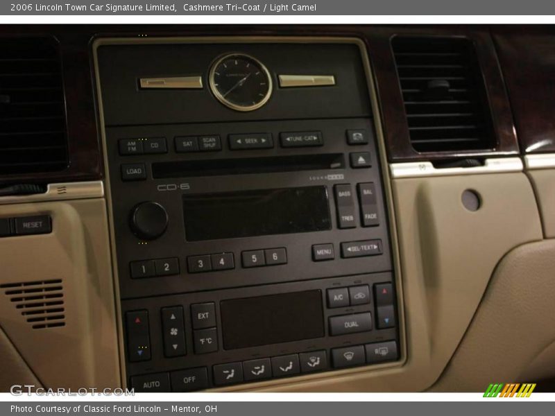 Cashmere Tri-Coat / Light Camel 2006 Lincoln Town Car Signature Limited