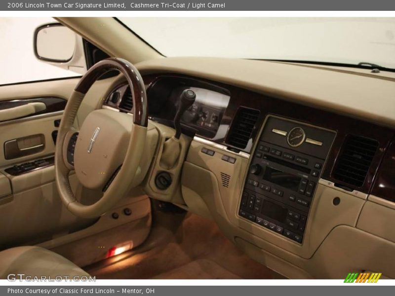 Cashmere Tri-Coat / Light Camel 2006 Lincoln Town Car Signature Limited