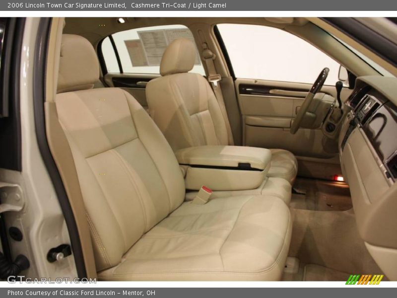 Cashmere Tri-Coat / Light Camel 2006 Lincoln Town Car Signature Limited