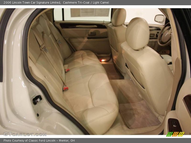 Cashmere Tri-Coat / Light Camel 2006 Lincoln Town Car Signature Limited