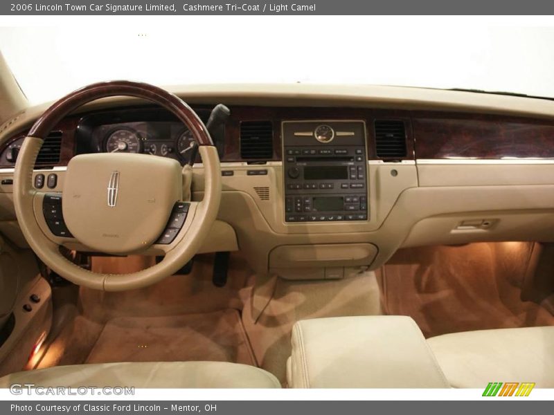 Cashmere Tri-Coat / Light Camel 2006 Lincoln Town Car Signature Limited