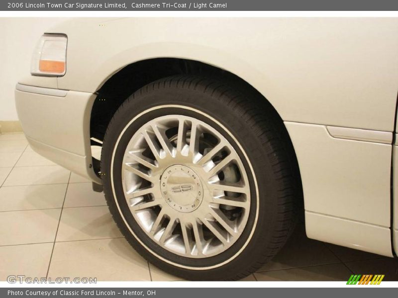 Cashmere Tri-Coat / Light Camel 2006 Lincoln Town Car Signature Limited