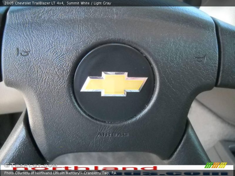 Summit White / Light Gray 2005 Chevrolet TrailBlazer LT 4x4