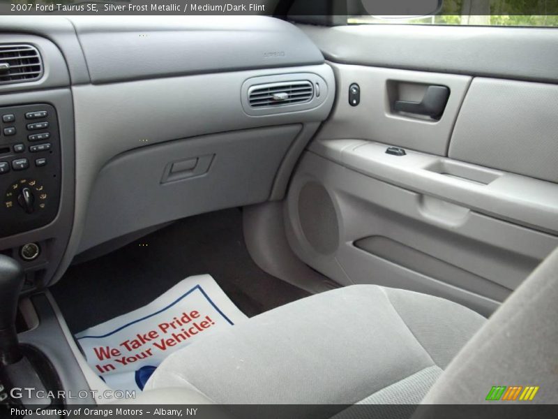 Silver Frost Metallic / Medium/Dark Flint 2007 Ford Taurus SE