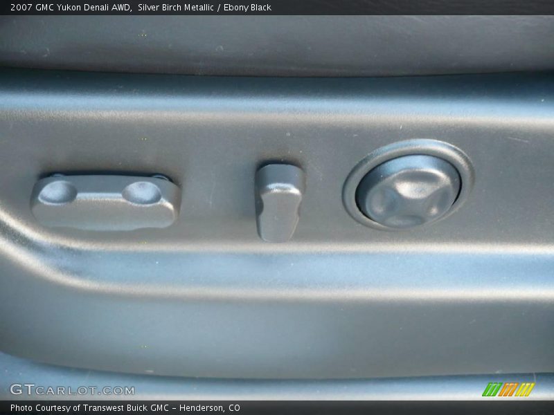 Silver Birch Metallic / Ebony Black 2007 GMC Yukon Denali AWD