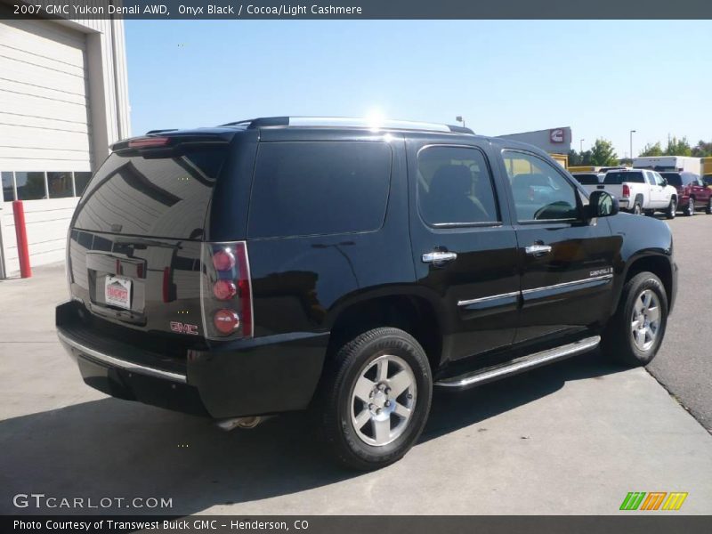 Onyx Black / Cocoa/Light Cashmere 2007 GMC Yukon Denali AWD