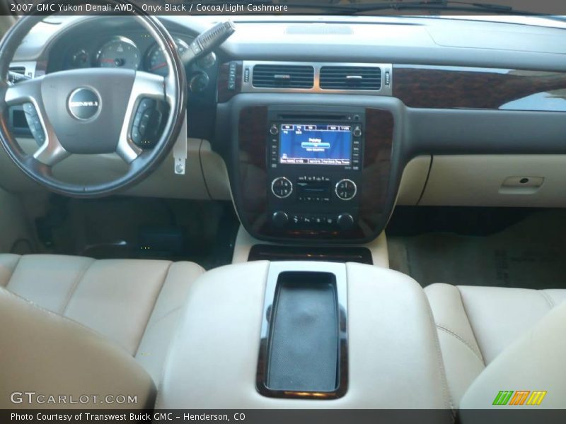 Onyx Black / Cocoa/Light Cashmere 2007 GMC Yukon Denali AWD