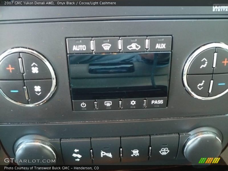 Onyx Black / Cocoa/Light Cashmere 2007 GMC Yukon Denali AWD