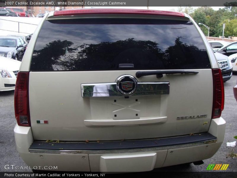 White Diamond / Cocoa/Light Cashmere 2007 Cadillac Escalade AWD