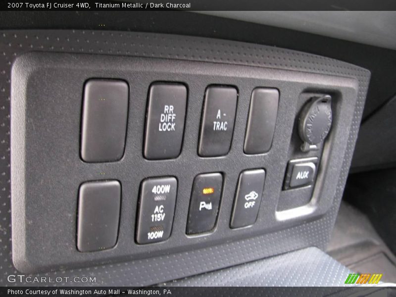 Titanium Metallic / Dark Charcoal 2007 Toyota FJ Cruiser 4WD
