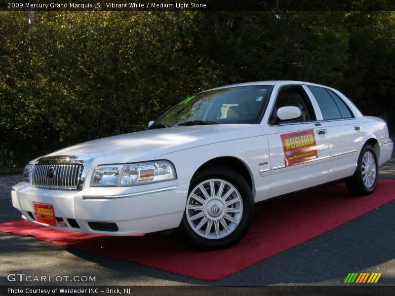Vibrant White / Medium Light Stone 2009 Mercury Grand Marquis LS