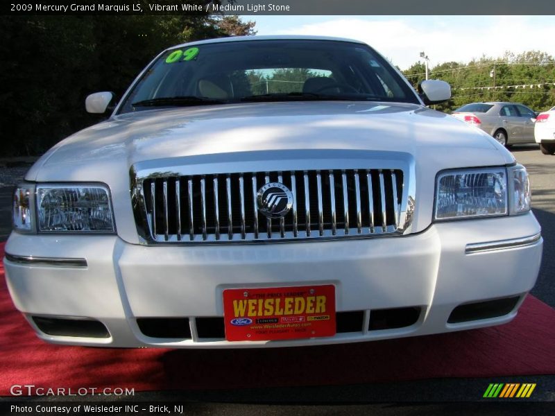 Vibrant White / Medium Light Stone 2009 Mercury Grand Marquis LS