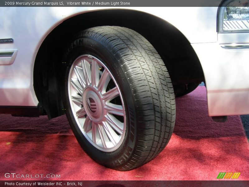 Vibrant White / Medium Light Stone 2009 Mercury Grand Marquis LS