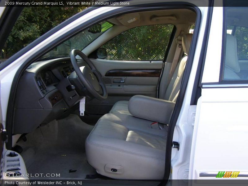 Vibrant White / Medium Light Stone 2009 Mercury Grand Marquis LS