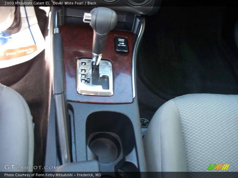 Dover White Pearl / Black 2009 Mitsubishi Galant ES