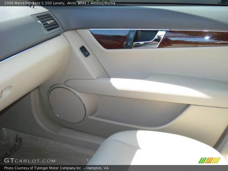 Arctic White / Almond/Mocha 2009 Mercedes-Benz C 300 Luxury