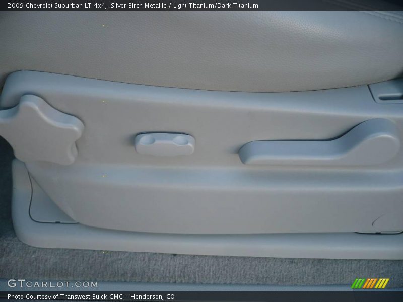 Silver Birch Metallic / Light Titanium/Dark Titanium 2009 Chevrolet Suburban LT 4x4