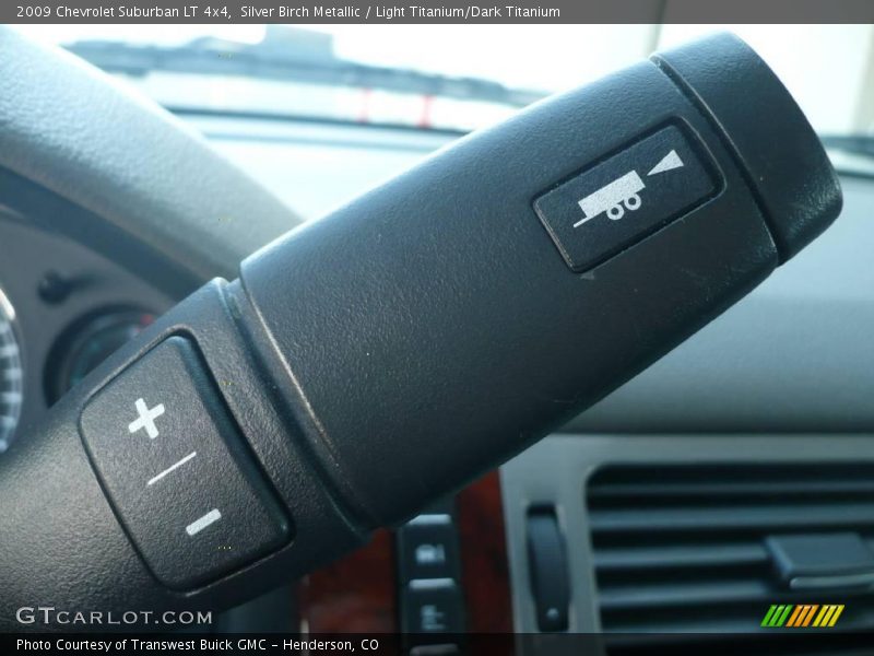 Silver Birch Metallic / Light Titanium/Dark Titanium 2009 Chevrolet Suburban LT 4x4