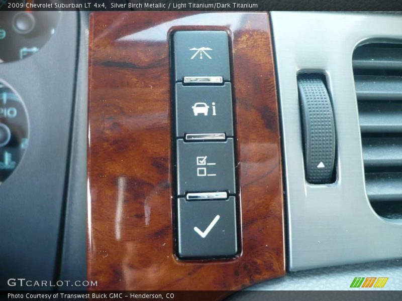 Silver Birch Metallic / Light Titanium/Dark Titanium 2009 Chevrolet Suburban LT 4x4