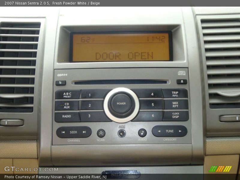 Fresh Powder White / Beige 2007 Nissan Sentra 2.0 S